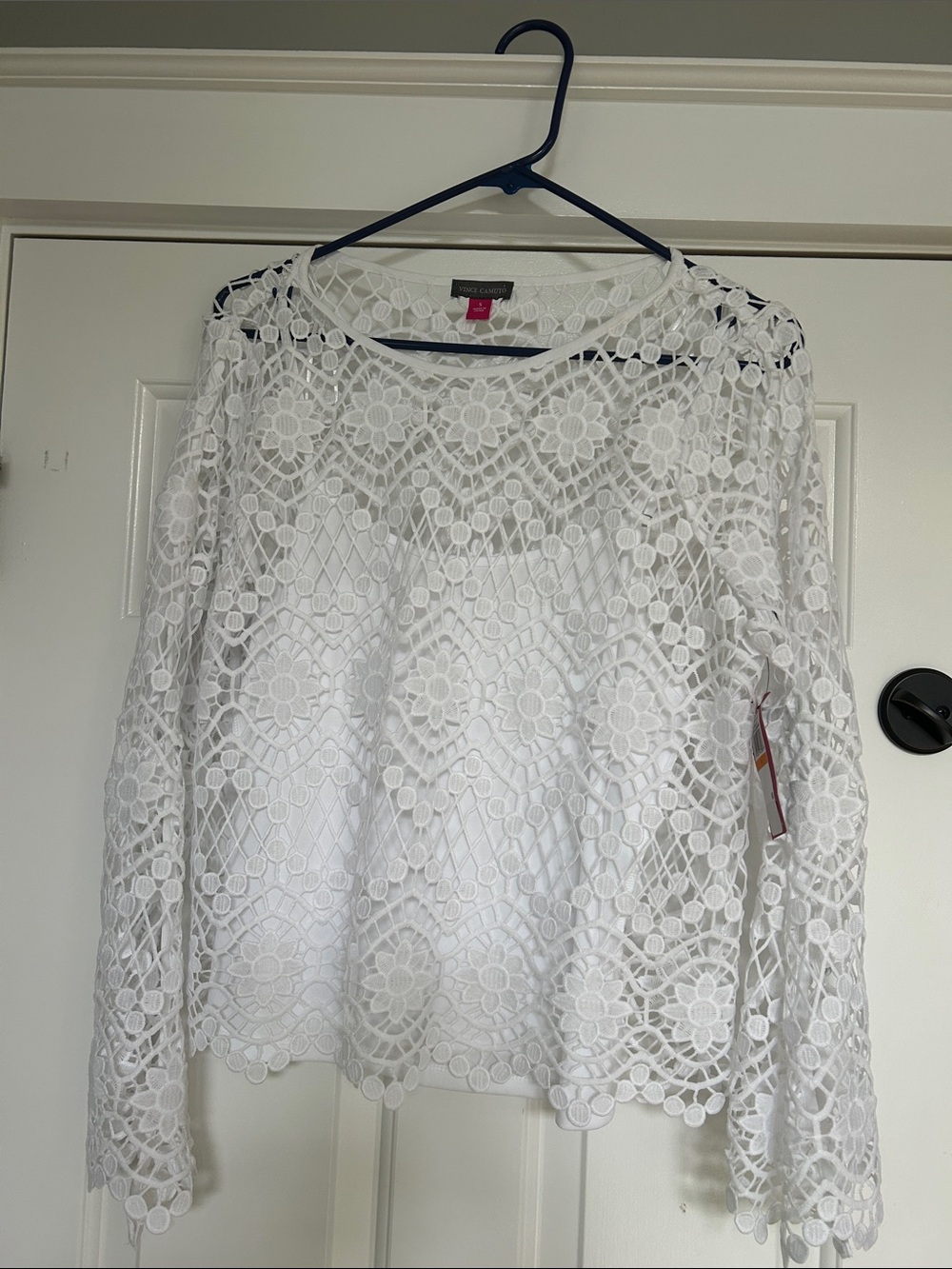 Gorgeous NWT Vince Camuto White Crochet Lace Long Sleeve Top
